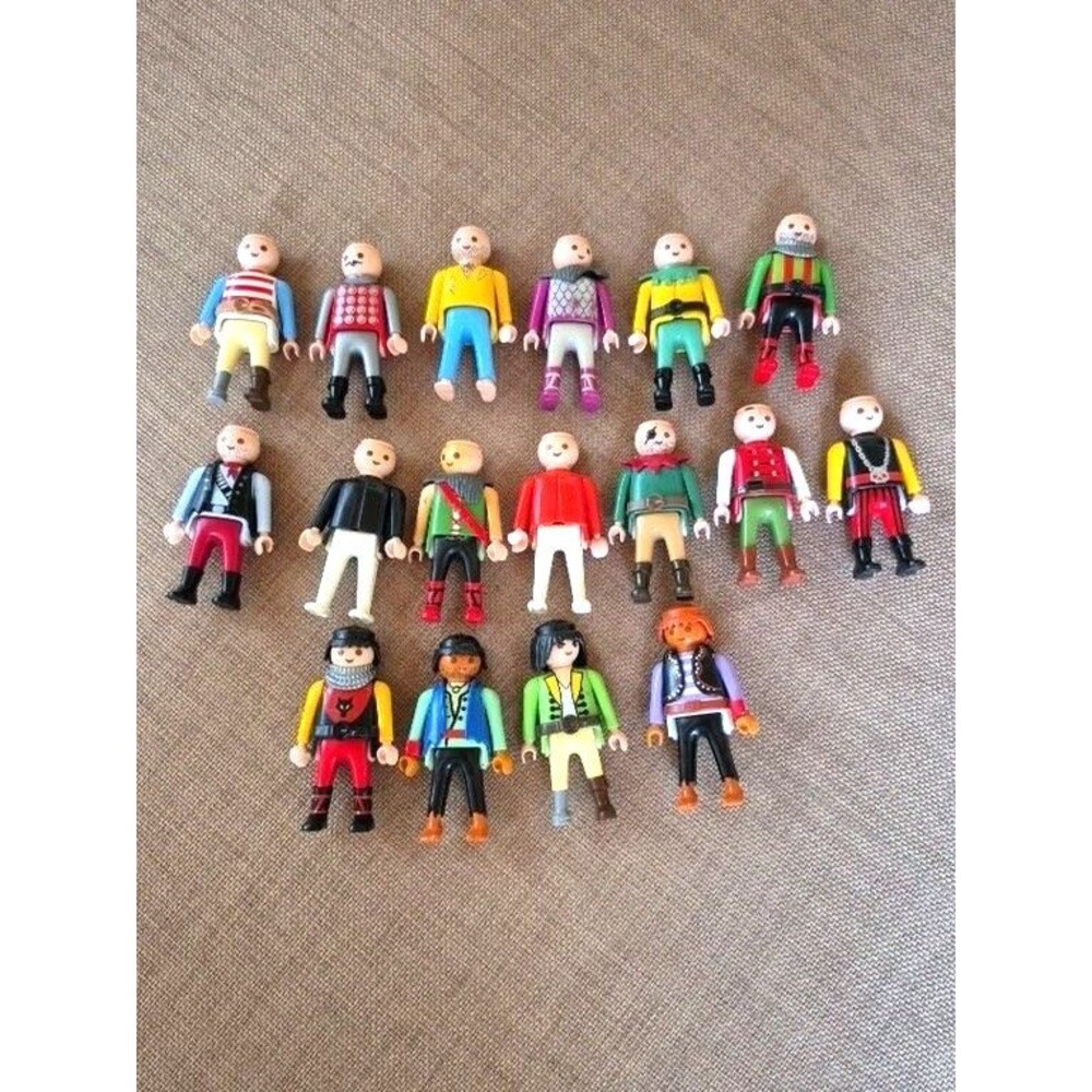 LOT OF 17 PLAYMOBILE People  Pirates Soldiers